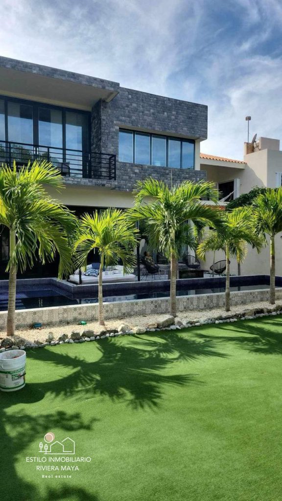 Villa Nico casa en venta en Puerto Aventuras con vista al campo de golf y alberca privada