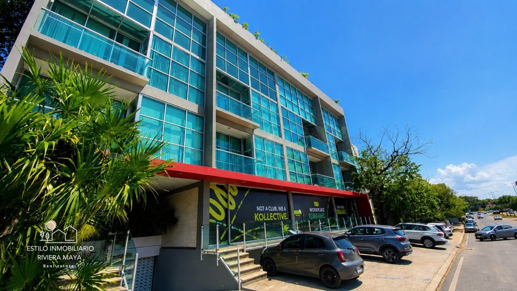 Departamento en venta en Triumph Tower, 2 niveles, 2 recámaras, rooftop con jacuzzi, alberca y excelente ubicación frente a Centro Maya en Playa del Carmen.