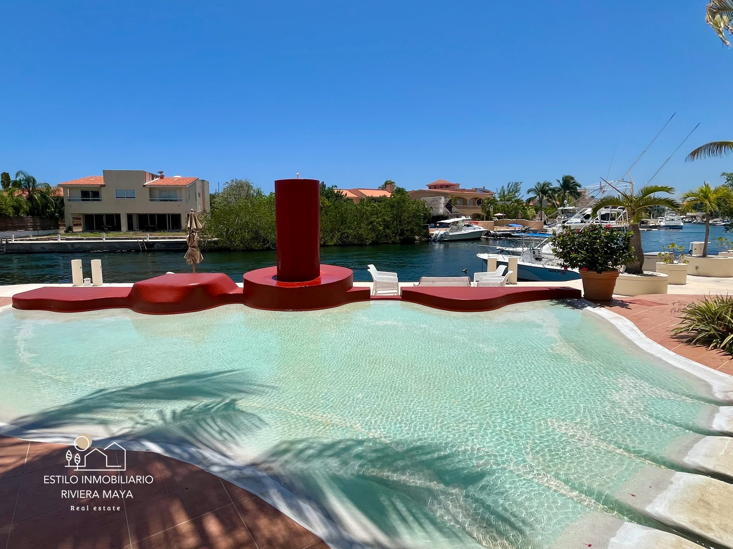 Departamento en renta con acceso al canal en Puerto Aventuras