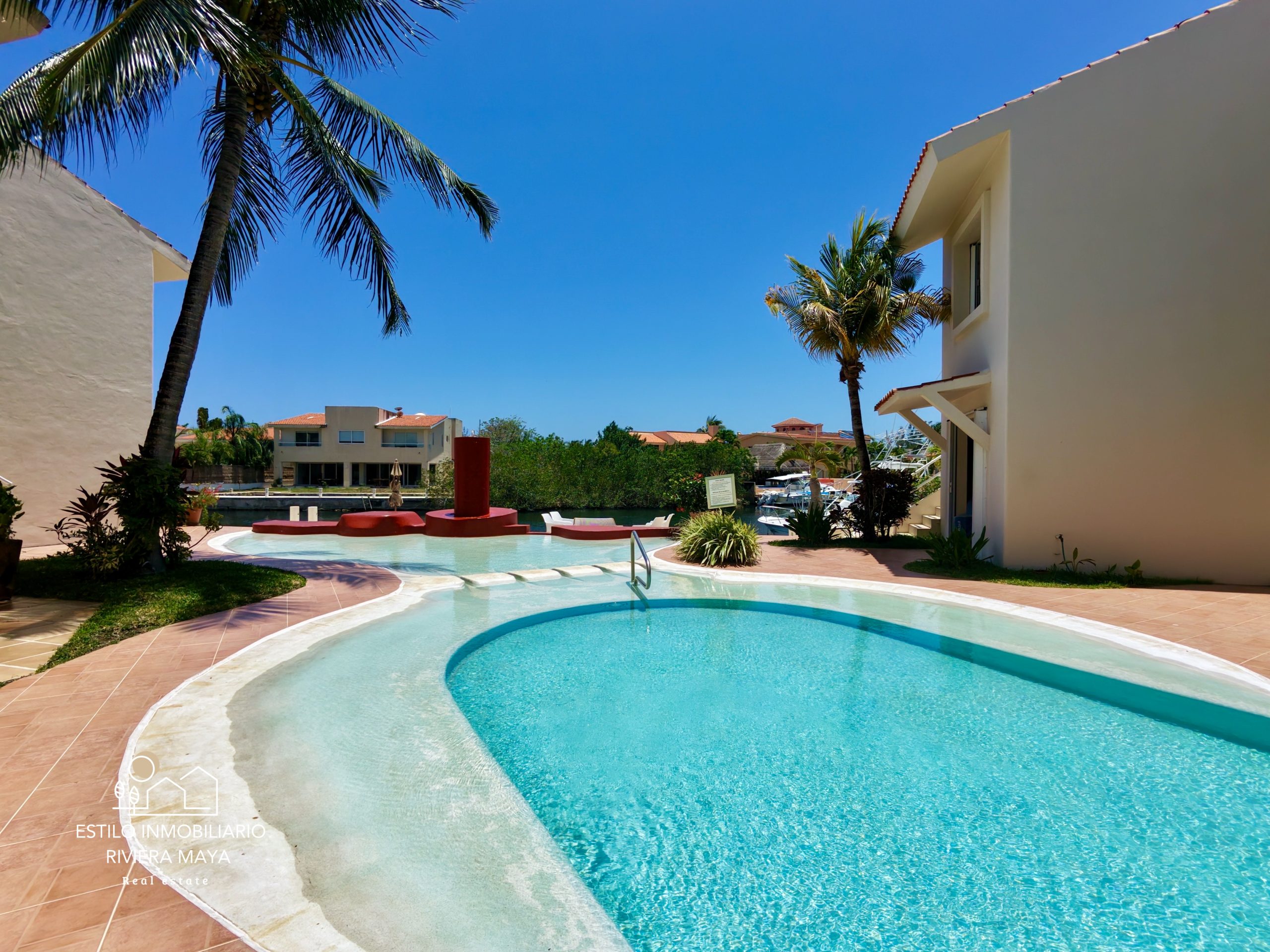 Departamento en renta con acceso al canal en Puerto Aventuras